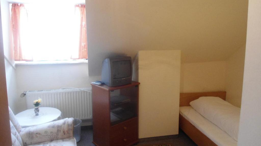 Hotel Krone Goessweinstein Room photo